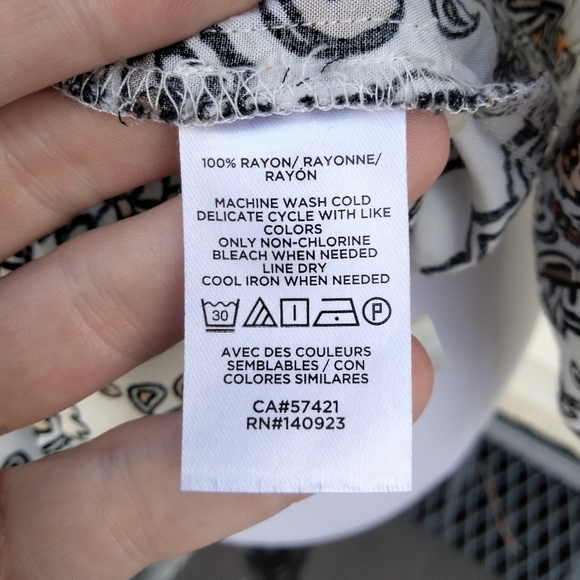 LOFT Chic Paisley & Floral Pleated Long Sleeve Blouse Sz Small - Picture 5 of 7